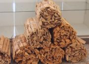 炊事用の薪（センターハウスにて販売） Wood（for cooking）